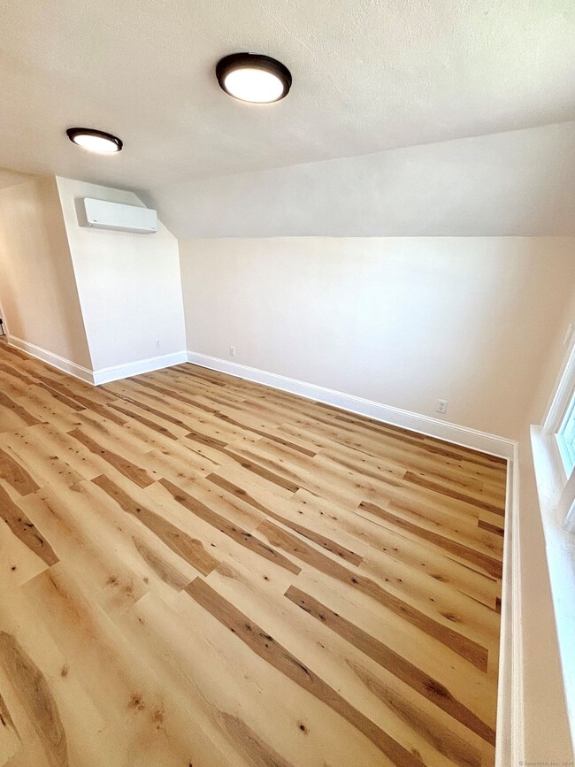 Building Photo - 58 Maplewood Ave