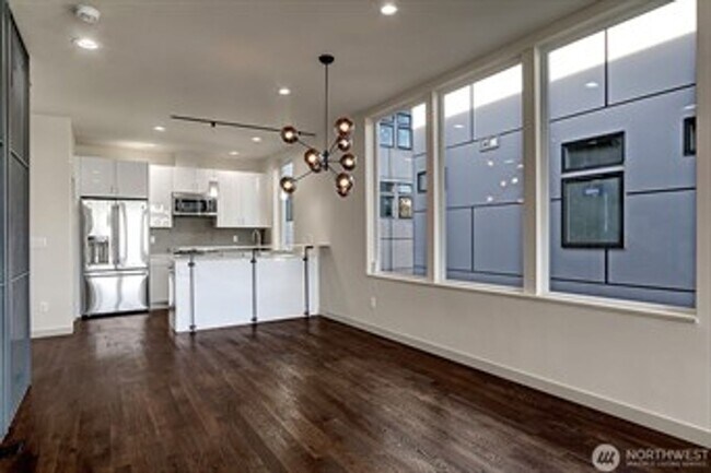 Building Photo - 3bd/2.5ba Seattle Townhome