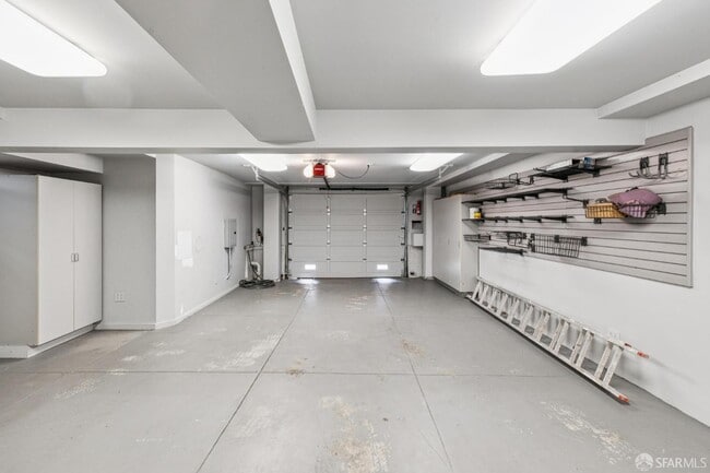 Building Photo - 2518 Filbert St