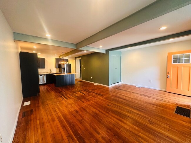 Building Photo - Historic Charm Meets Modern Comfort in Shelby Park