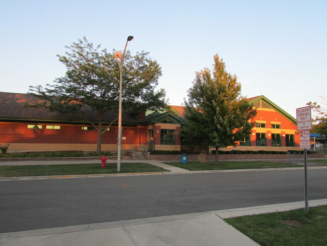 Building Photo - 4620 N Overhill Ave