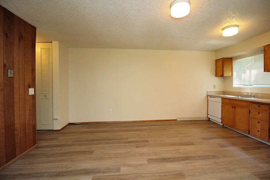 Building Photo - 3736 SW 10th Ave