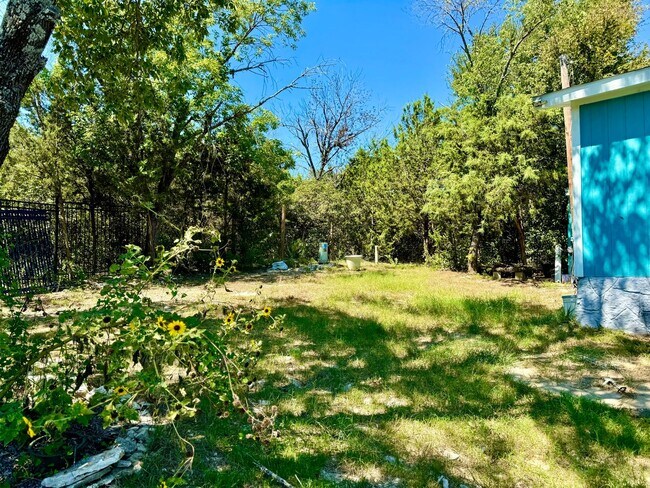 Building Photo - 2618 Creekview Dr