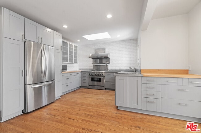 Building Photo - 949 S Muirfield Rd