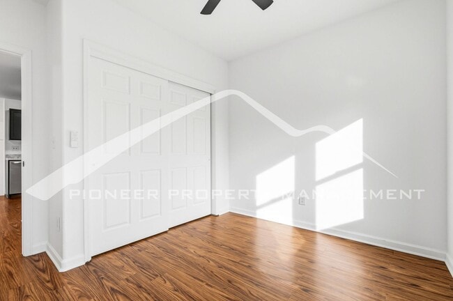 Building Photo - Charming Home with Washer/Dryer and Fenced Yard