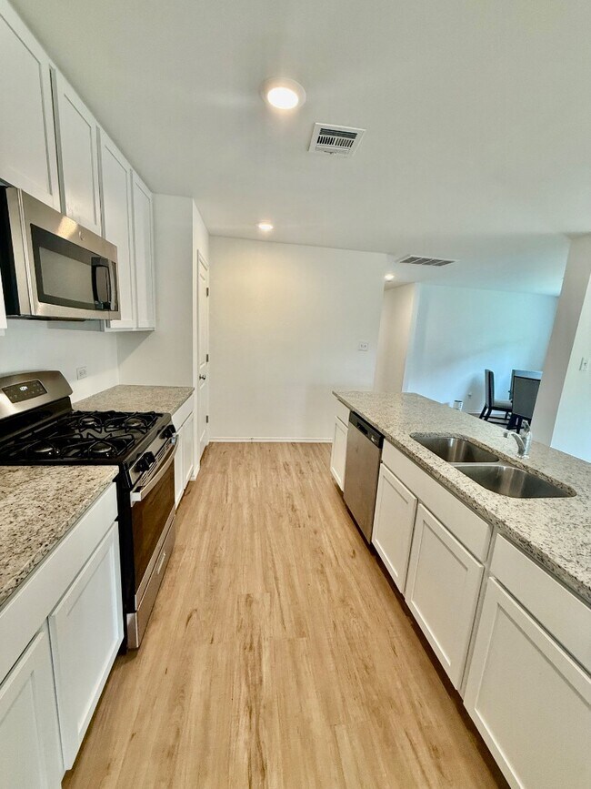 Building Photo - 3733 Palmetto Blf Dr