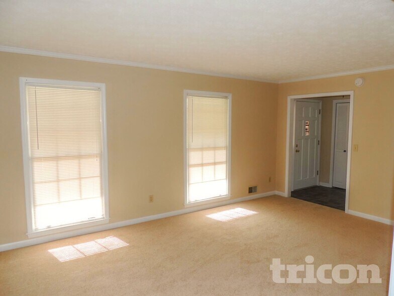 Building Photo - 1431 Tall Pines Dr