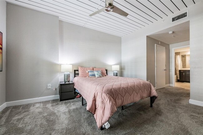 Building Photo - 2410 W Azeele St