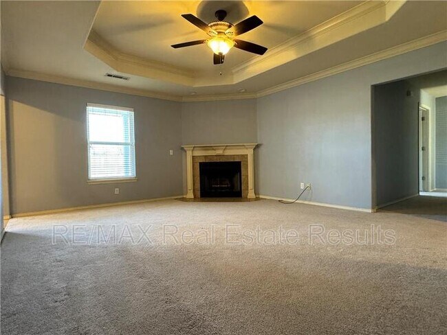 Building Photo - 6208 SW Meadow Well Ave