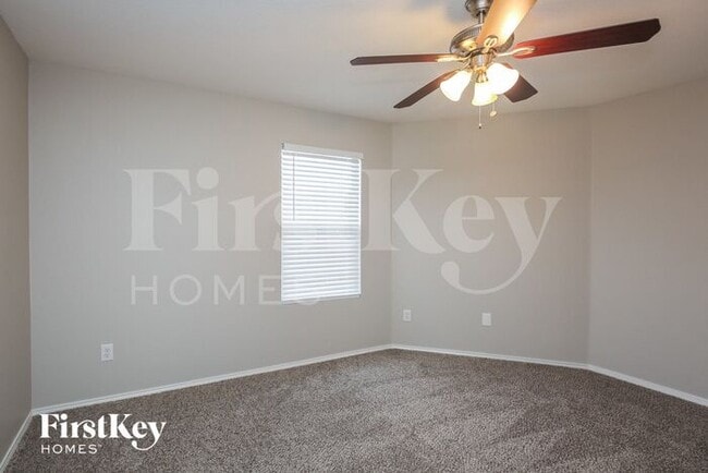 Building Photo - 5505 Camarillo Dr
