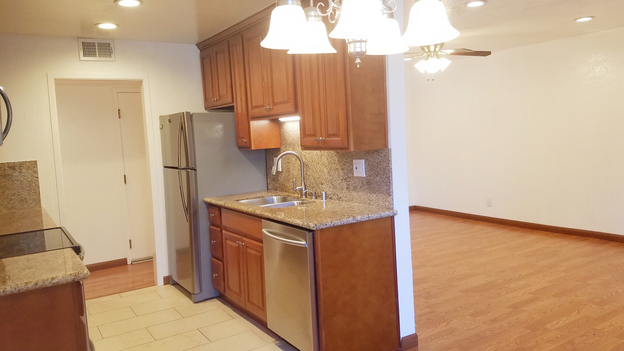 Kitchen - 181 Del Medio Ave