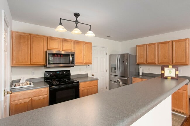 Building Photo - Nice house in SW Durham with fenced yard and scenic view!