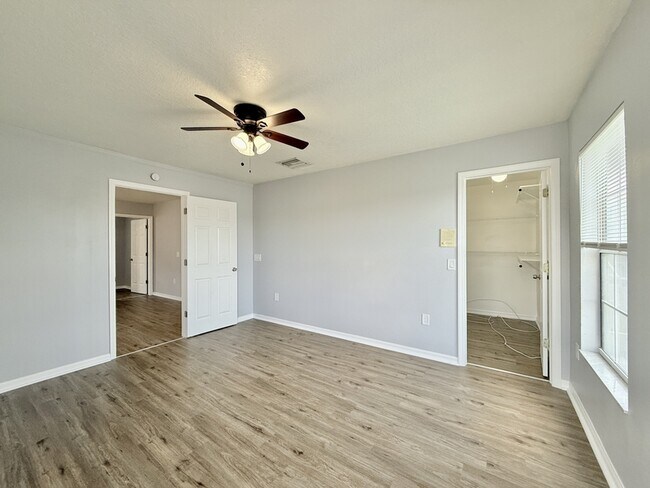 Building Photo - 10325 Boyette Creek Blvd