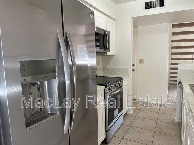 Building Photo - 1577 W Curry Dr