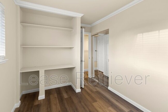 Building Photo - 940 Palm Cir