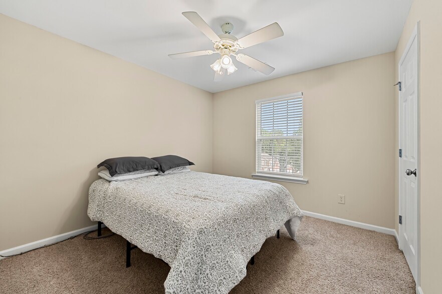 Building Photo - 940 Pierce Brennen Dr