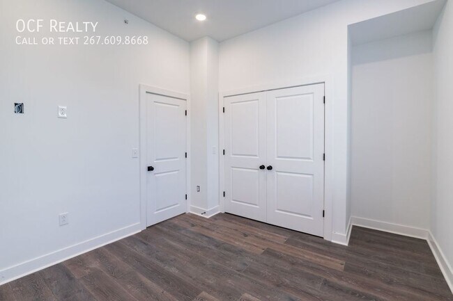 Building Photo - 625 N 52nd St