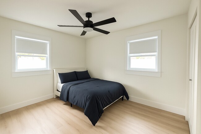 Building Photo - 8003 Somerset Ln