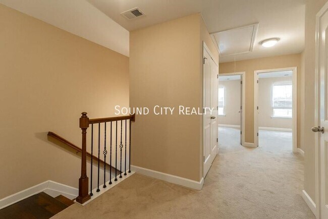 Building Photo - 1408-B Straightway Ave-