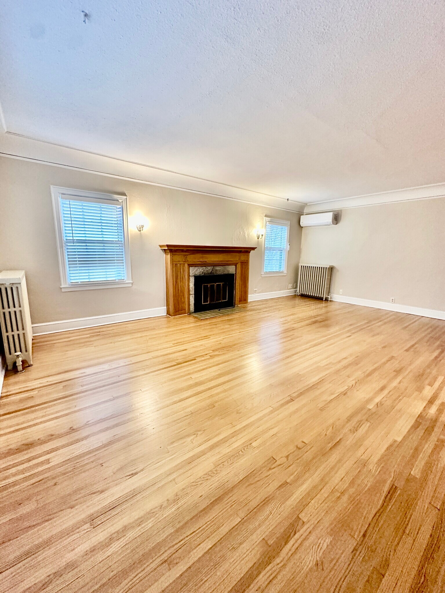 Building Photo - 3540 Irving Ave S