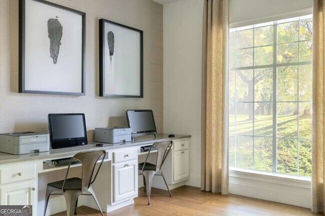 Building Photo - 2500 Shallowford Rd