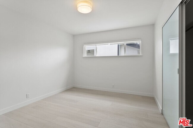 Building Photo - 4444 Don Felipe Dr