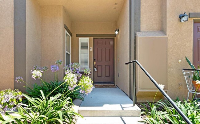 Building Photo - 6313 Avenida De Las Vistas
