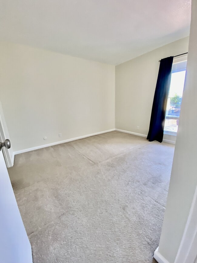 Building Photo - 1530 Sunnyvale Ave