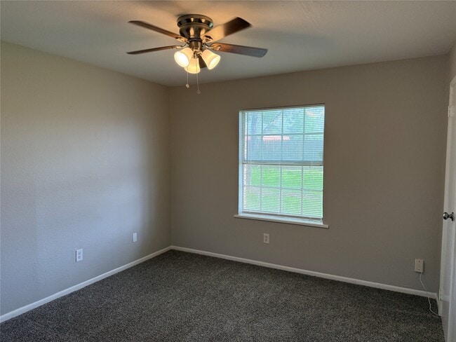 Building Photo - 13902 Buckingham Dr