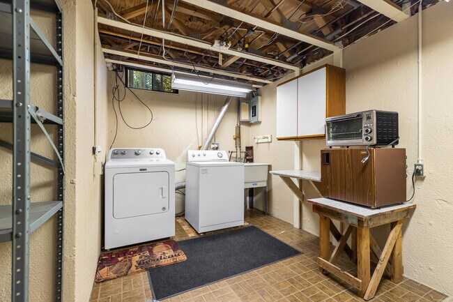 Building Photo - 25352 Potomac Dr