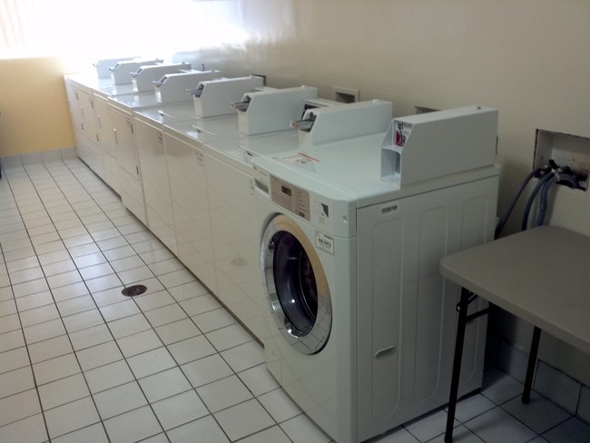 Building Photo - 9618 Exposition Blvd