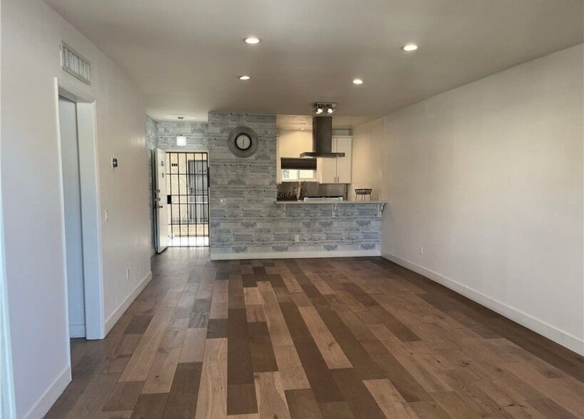 Building Photo - 6255 Woodman Ave