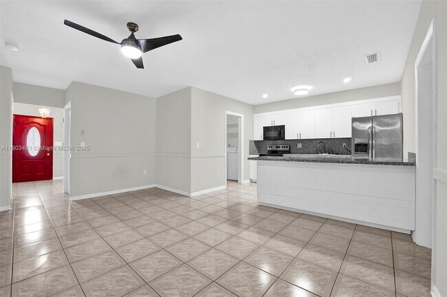 Building Photo - 12193 SW 82nd Ave