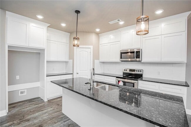 Building Photo - 1249 Seay Cir