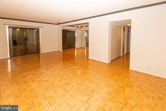 Building Photo - 20930 Valley Forge Cir