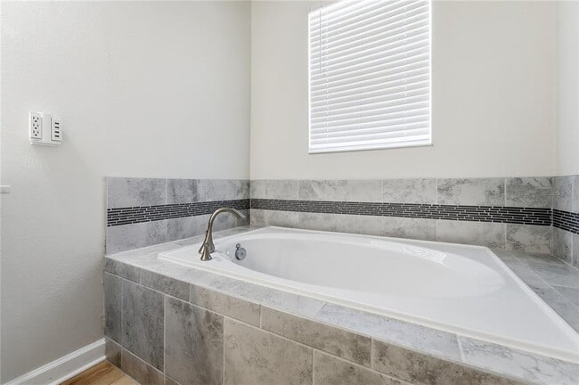 Building Photo - 9014 Pinch Shot Dr