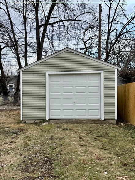 Building Photo - 622 Northview Ave