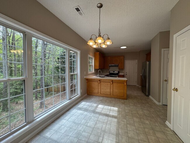 Building Photo - Ready to show!