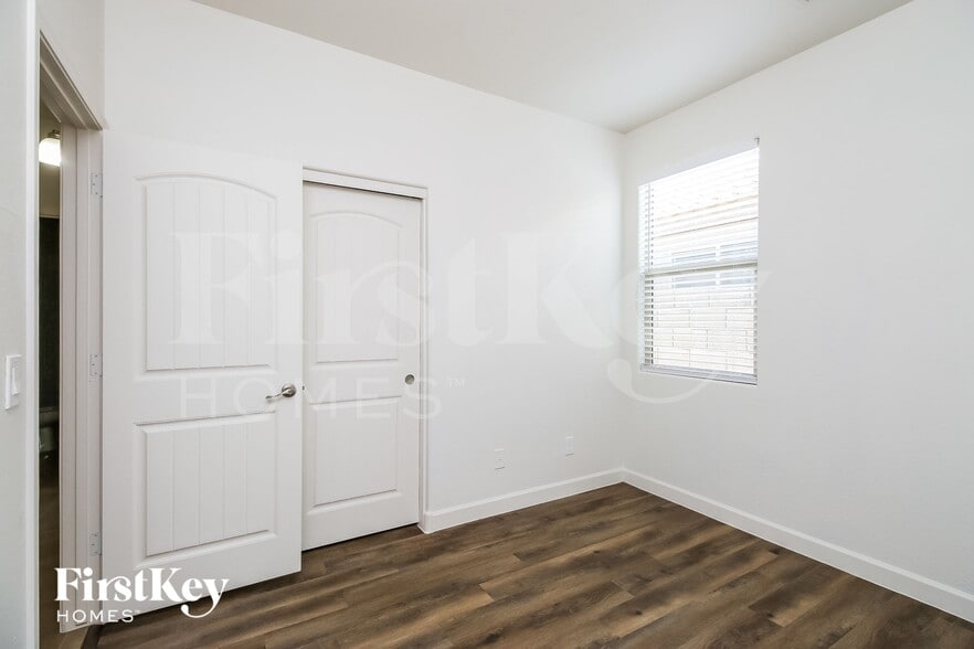 Building Photo - 5044 E Iolite St