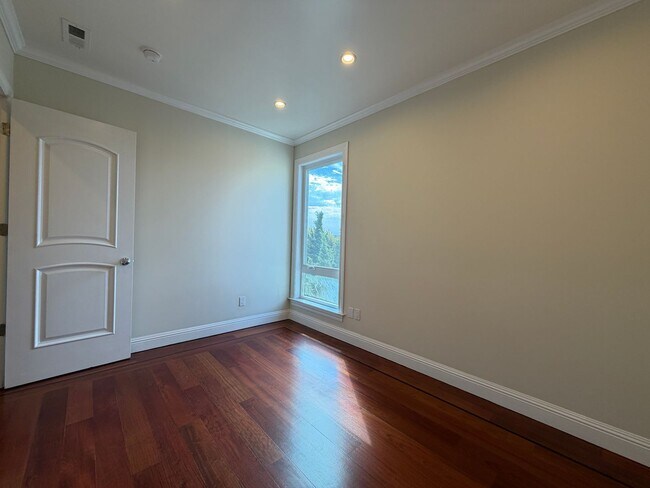 Building Photo - 261C Dolores St