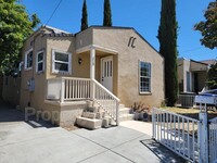 Building Photo - 213 E 15th St