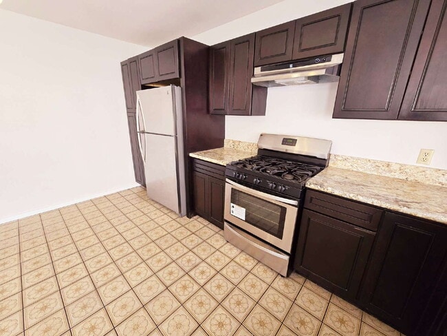 Building Photo - Spacious 4-Bedroom Oasis with Elegant Granite Touches in Vibrant Las Vegas!