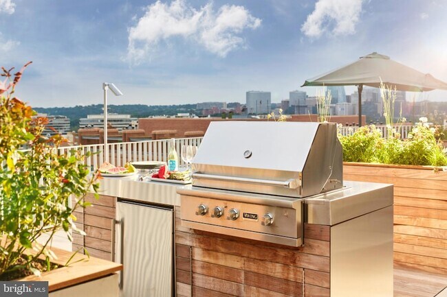 Building Photo - 1110 23rd St NW