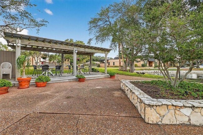 Building Photo - 145 Lake Shore Dr