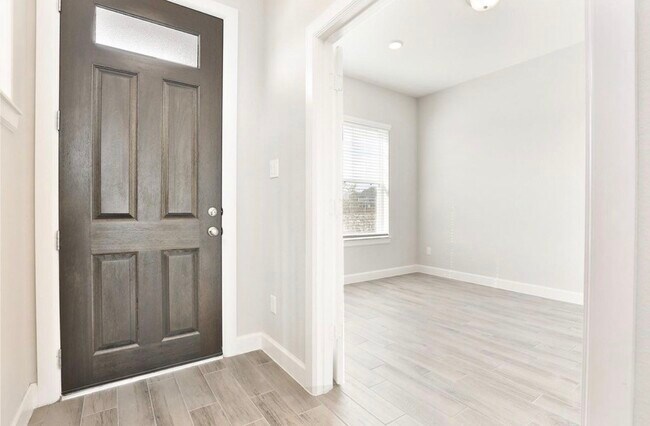 Building Photo - 2206 Bridgeport Path Dr