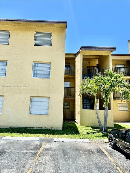 Building Photo - 15430 SW 82nd Ln