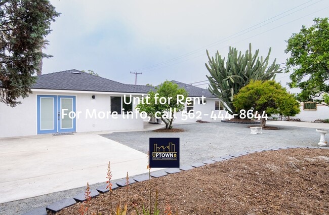 Building Photo - AVAILABLE - July 1 - HOUSE - 3 Bedrooms / 2 Baths - Long Beach