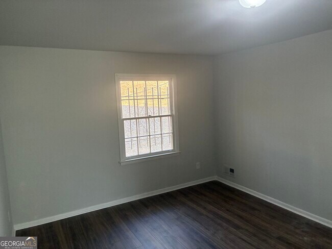 Building Photo - 3992 Maplewood Dr