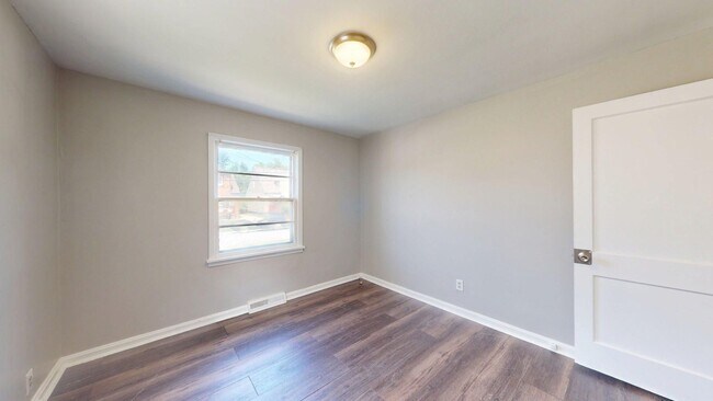 Building Photo - W.130th-Bellaire neighborhood, updated 3 b...