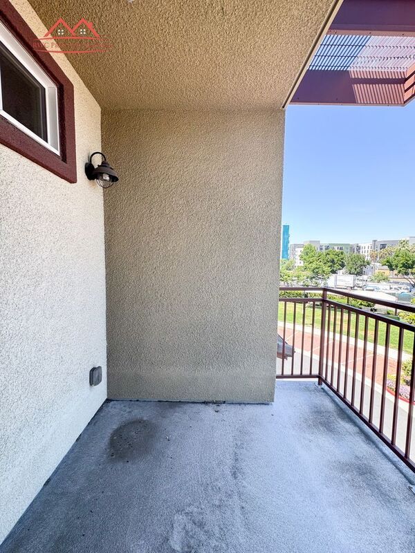 Building Photo - 326 Bautista Pl